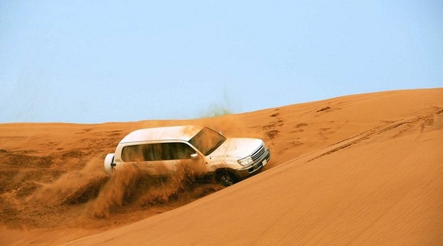 desert safari dubai dune bashing on land cruiser